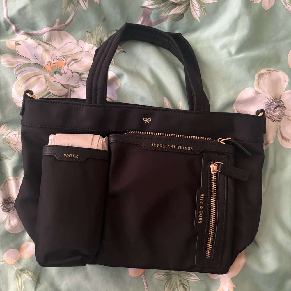 E/W Multi Pocket Mini Cross-body Tote
Regenerated ECONYL® in Black - Picture 6 of 6